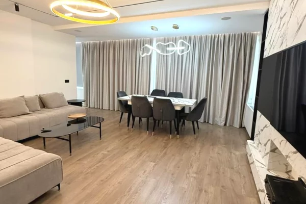 🌇✨ Apartament 2+1+2 me Qira – Pranë Liqenit Artificial, Tiranë 🌿🏡