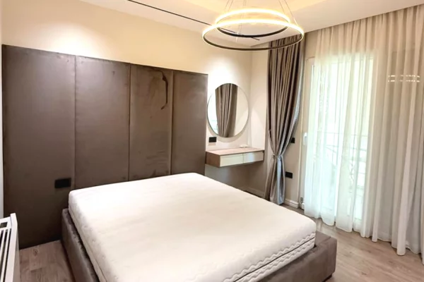 Shtepi me qera Apartament ne Tirane, 2+1, Mobilimi E mobiluar, Pagesa 1,350  Euro.