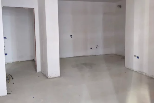 Shtepi ne shitje Apartament ne Tirane, 1+1, Mobilimi Bosh, pa mobiluar, Pagesa 80,500  Euro.