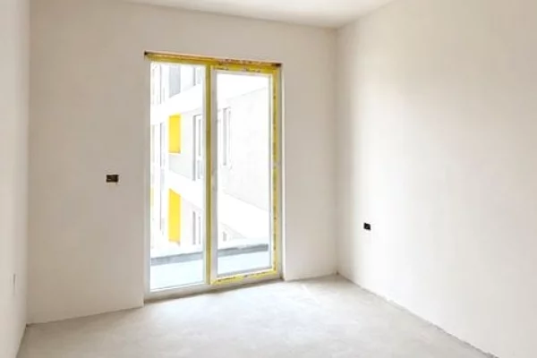 Shtepi ne shitje Apartament ne Tirane, 1+1, Mobilimi Bosh, pa mobiluar, Pagesa 80,000  Euro.