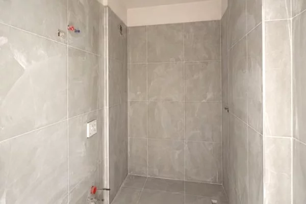 Shtepi ne shitje Apartament ne Tirane, 1+1, Mobilimi Bosh, pa mobiluar, Pagesa 80,000  Euro.