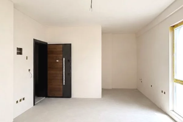 Shtepi ne shitje Apartament ne Tirane, 1+1, Mobilimi Bosh, pa mobiluar, Pagesa 80,000  Euro.