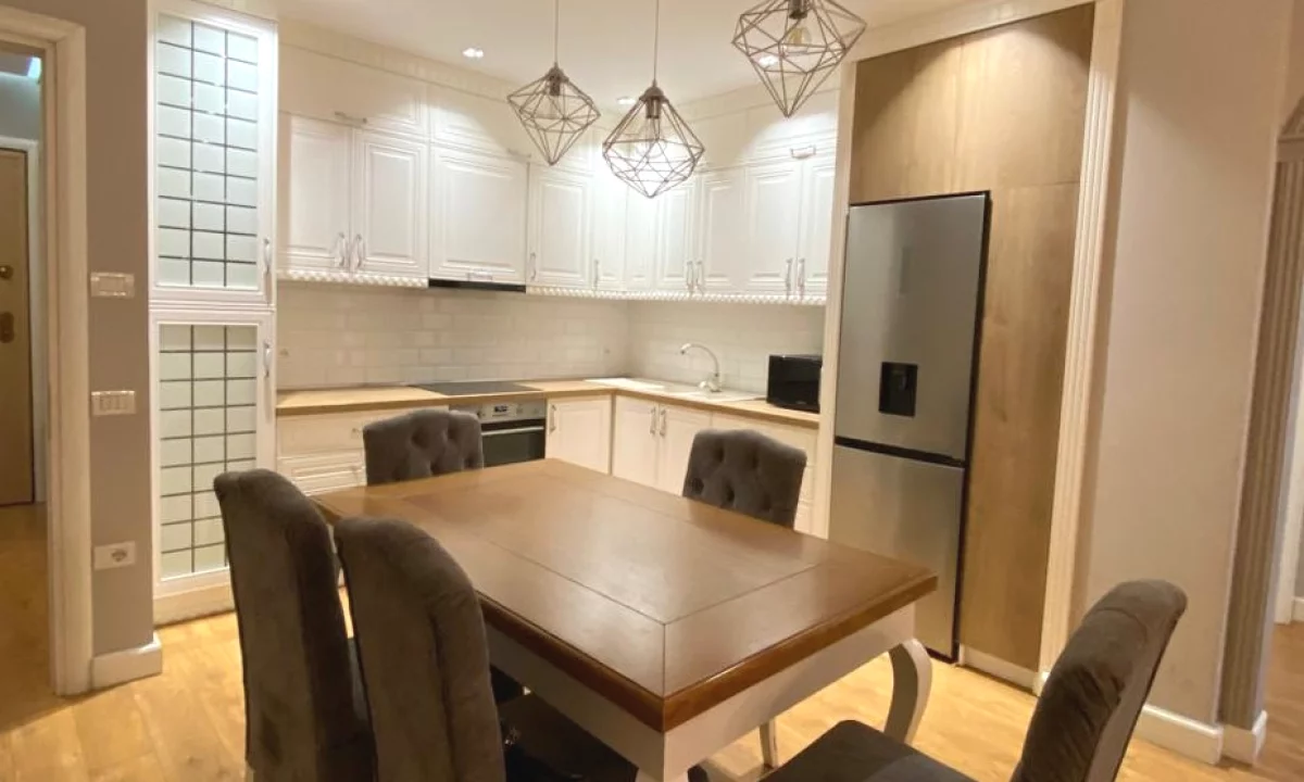 Shtepi me qera Apartament ne Tirane, 3+1, Mobilimi E mobiluar, Pagesa 85,000  Leke.