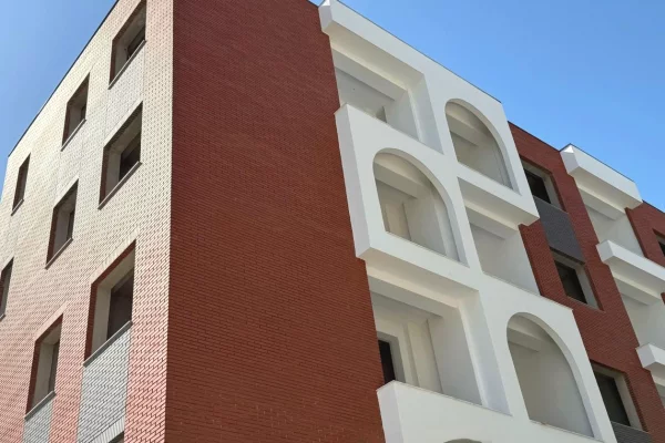 Shtepi ne shitje Apartament ne Tirane, 2+1, Mobilimi Bosh, pa mobiluar, Pagesa 102,000  Euro.