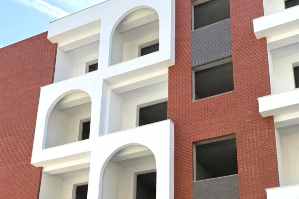 Shtepi ne shitje Apartament ne Tirane, 2+1, Mobilimi Bosh, pa mobiluar, Pagesa 102,000  Euro.