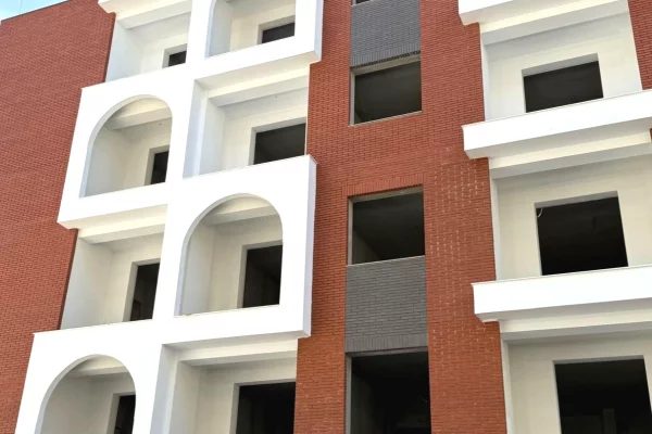 Shtepi ne shitje Apartament ne Tirane, 2+1, Mobilimi Bosh, pa mobiluar, Pagesa 102,000  Euro.