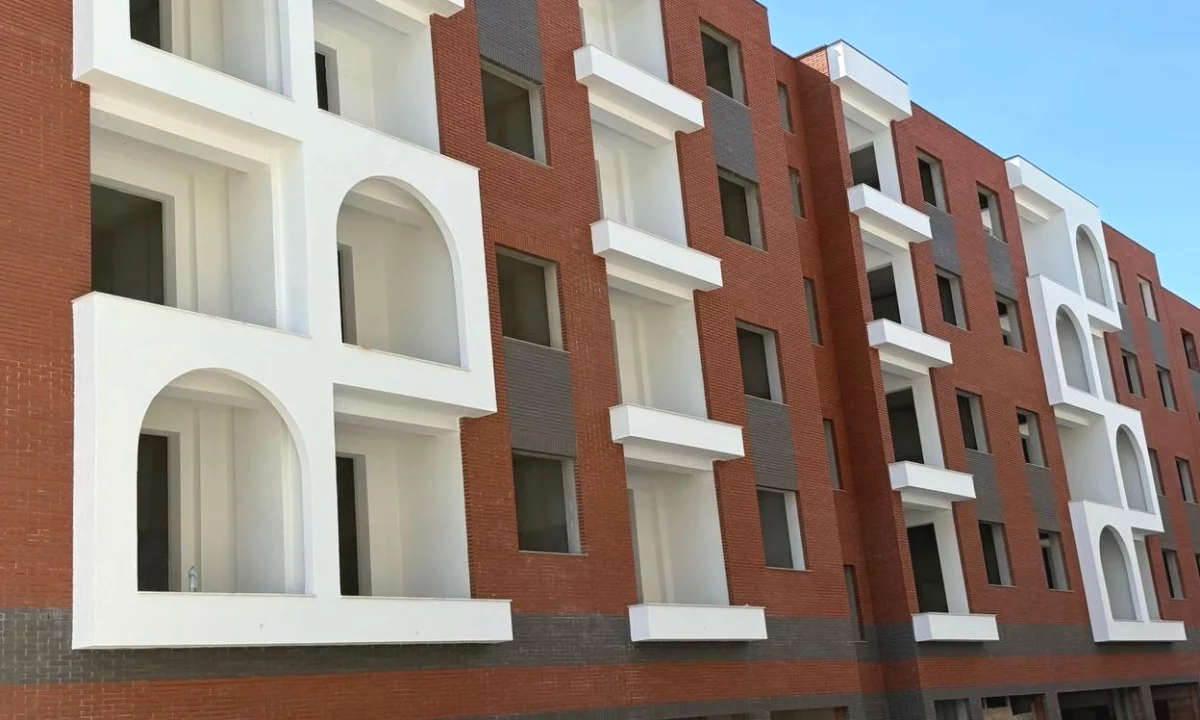 Shtepi ne shitje Apartament ne Tirane, 2+1, Mobilimi Bosh, pa mobiluar, Pagesa 102,000  Euro.