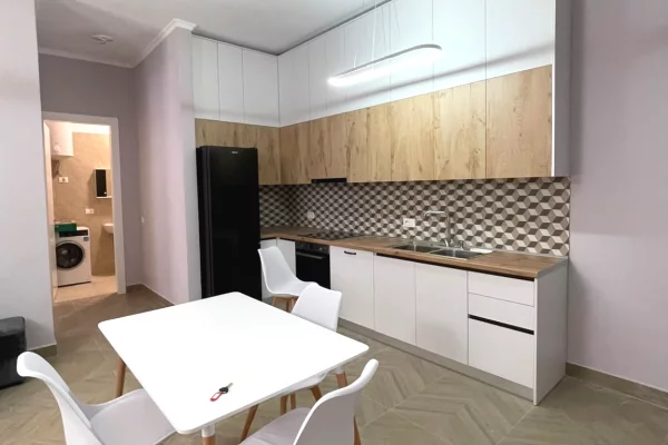 Shtepi me qera Apartament ne Tirane, 1+1, Mobilimi E mobiluar, Pagesa 85,000  Leke.