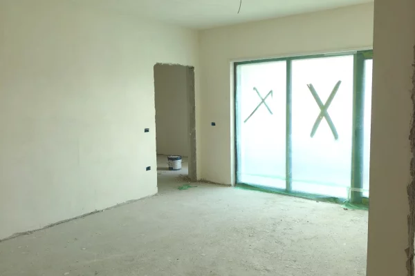 Shtepi ne shitje Apartament ne Tirane, 2+1, Mobilimi Bosh, pa mobiluar, Pagesa 240,000  Euro.
