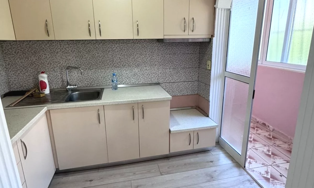 Shtepi ne shitje Apartament ne Tirane, 1+1, Mobilimi E mobiluar, Pagesa 115,000  Euro.
