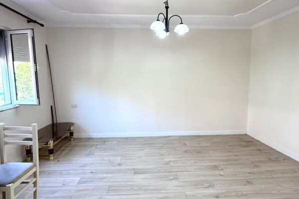 Shtepi ne shitje Apartament ne Tirane, 1+1, Mobilimi E mobiluar, Pagesa 115,000  Euro.