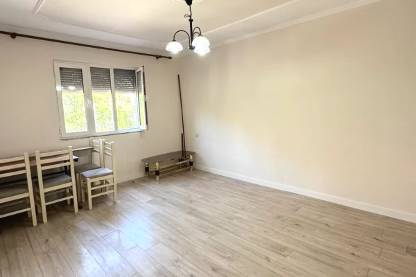 Shtepi ne shitje Apartament ne Tirane, 1+1, Mobilimi E mobiluar, Pagesa 115,000  Euro.