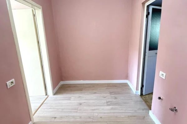 Shtepi ne shitje Apartament ne Tirane, 1+1, Mobilimi E mobiluar, Pagesa 115,000  Euro.