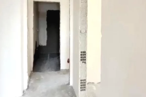 Shtepi ne shitje Apartament ne Tirane, 2+1, Mobilimi Bosh, pa mobiluar, Pagesa 143,350  Euro.