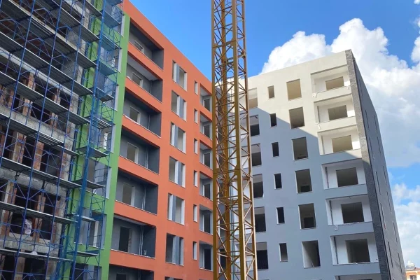 Shtepi ne shitje Apartament ne Tirane, 1+1, Mobilimi Bosh, pa mobiluar, Pagesa 85,800  Euro.