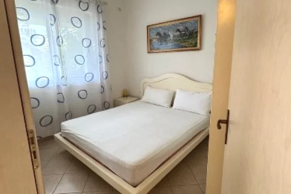 Shtepi ne shitje Apartament ne Durres, 2+1, Mobilimi E mobiluar, Pagesa 200,000  Euro.