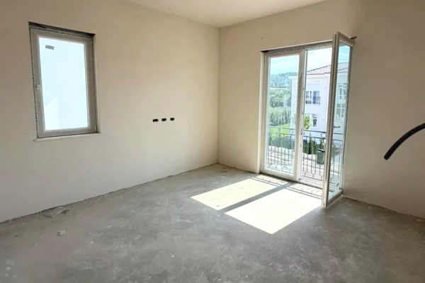Shtepi ne shitje Vila Luksoze ne Tirane, 4+1, Mobilimi Bosh, pa mobiluar, Pagesa 1,250,000  Euro.