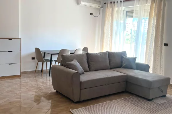 Shtepi me qera Apartament ne Tirane, 1+1, Mobilimi E mobiluar, Pagesa 60,000  Leke.