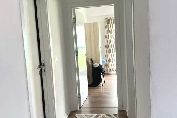 Shtepi ne shitje Apartament ne Tirane, 1+1, Mobilimi Bosh, pa mobiluar, Pagesa 105,600  Euro.