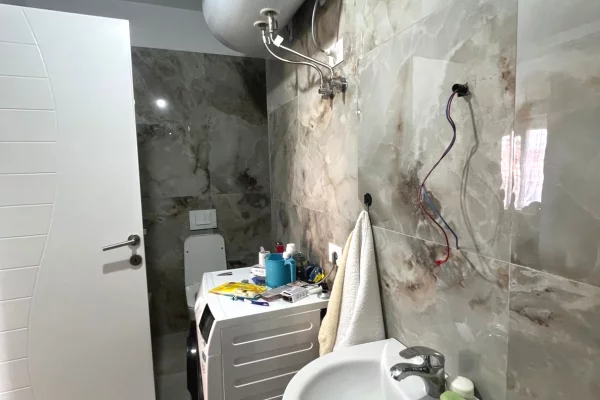 Shtepi ne shitje Apartament ne Tirane, 1+1, Mobilimi Bosh, pa mobiluar, Pagesa 105,600  Euro.