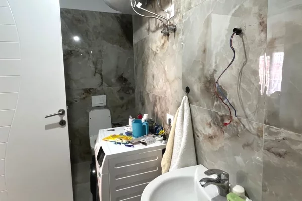 Shtepi ne shitje Apartament ne Tirane, 2+1, Mobilimi Bosh, pa mobiluar, Pagesa 161,000  Euro.