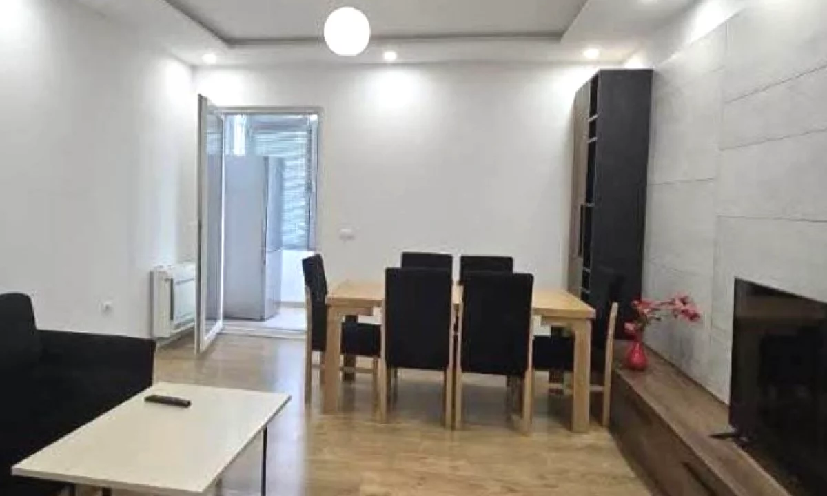 Shtepi me qera Apartament ne Tirane, 2+1, Mobilimi E mobiluar, Pagesa 70,000  Leke.