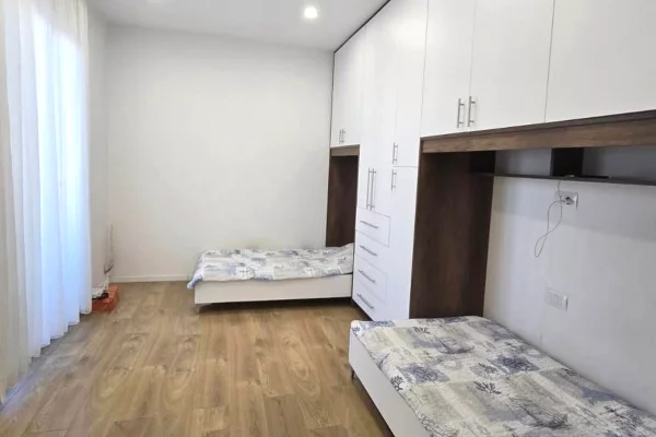 Shtepi me qera Apartament ne Tirane, 2+1, Mobilimi E mobiluar, Pagesa 70,000  Leke.