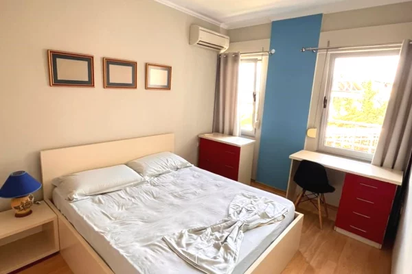 Shtepi me qera Apartament ne Tirane, 1+1, Mobilimi E mobiluar, Pagesa 75,000  Leke.