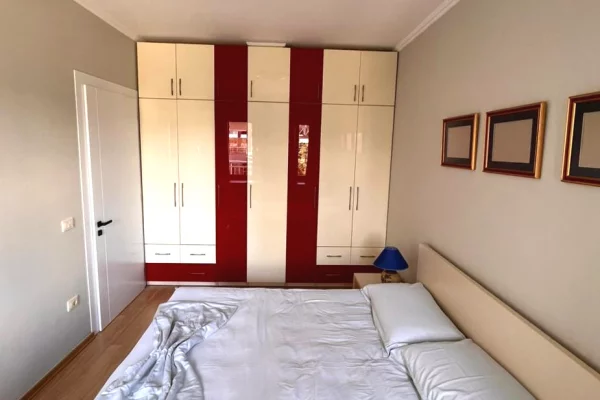 Shtepi me qera Apartament ne Tirane, 1+1, Mobilimi E mobiluar, Pagesa 75,000  Leke.