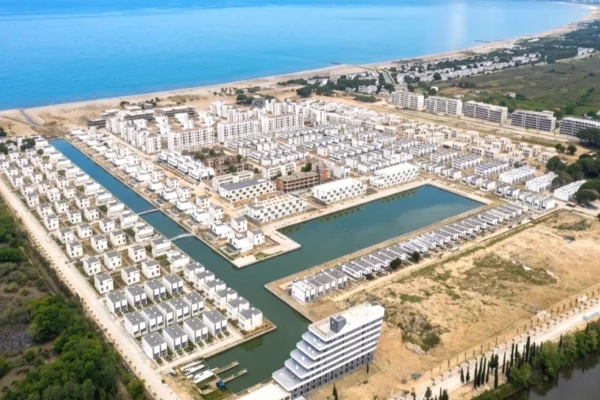 Shtepi ne shitje Duplex(shtepi me 2 kate) ne Durres, 2+1, Mobilimi Bosh, pa mobiluar, Pagesa 265,000  Euro.