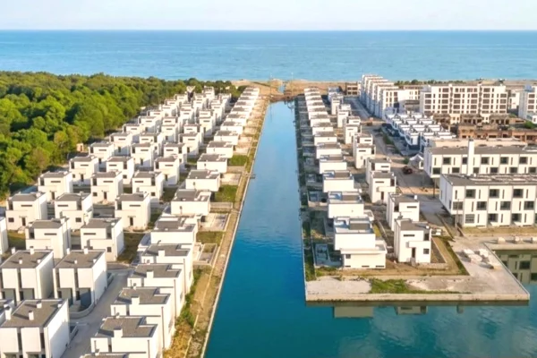 Shtepi ne shitje Duplex(shtepi me 2 kate) ne Durres, 2+1, Mobilimi Bosh, pa mobiluar, Pagesa 265,000  Euro.