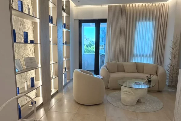 Ambient biznesi me qera 3+1 ne Tirane - 1,100 Euro