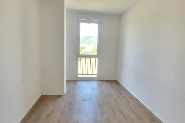 Shtepi ne shitje Apartament ne Tirane, 2+1, Mobilimi Bosh, pa mobiluar, Pagesa 158,400  Euro.