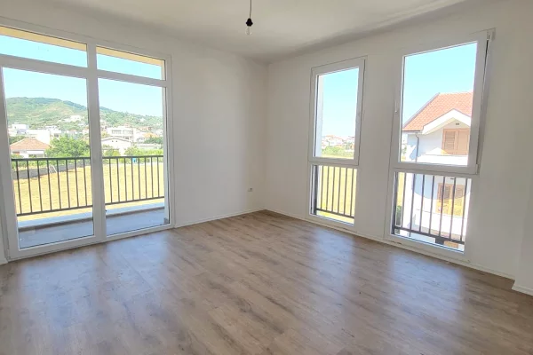 Shtepi ne shitje Apartament ne Tirane, 2+1, Mobilimi Bosh, pa mobiluar, Pagesa 158,400  Euro.
