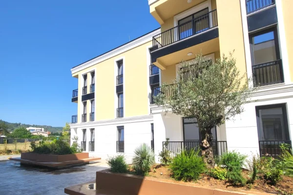 Shtepi ne shitje Apartament ne Tirane, 2+1, Mobilimi Bosh, pa mobiluar, Pagesa 158,400  Euro.