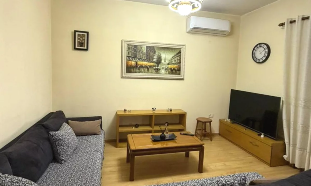 Shtepi me qera Apartament ne Tirane, 3+1, Mobilimi E mobiluar, Pagesa 50,000  Leke.