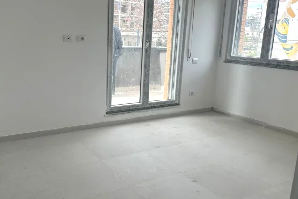 🏢 Jepet me Qira Zyre 3 Ambiente Pune – Bulevardi i Ri, Paskuqan ✨