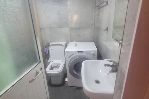 Shtepi me qera Apartament ne Tirane, Garsoniere, Mobilimi E mobiluar, Pagesa 45,000  Leke.