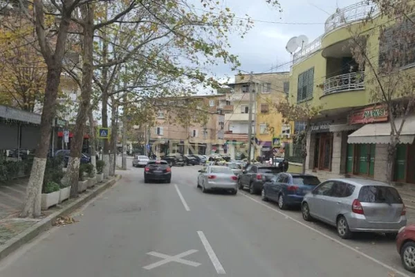 Ambient biznesi me qera 3+1 ne Tirane - 65,000 Leke