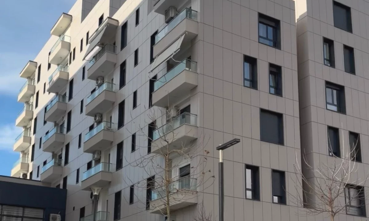 Shtepi ne shitje Apartament ne Tirane, 2+1, Mobilimi E mobiluar, Pagesa 235,000  Euro.