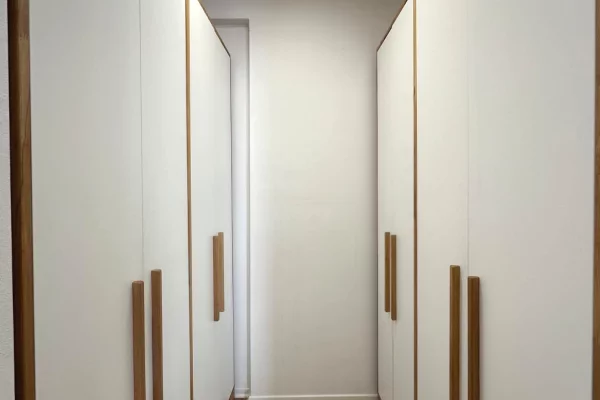 Shtepi ne shitje Apartament ne Tirane, 3+1, Mobilimi E mobiluar, Pagesa 357,300  Euro.
