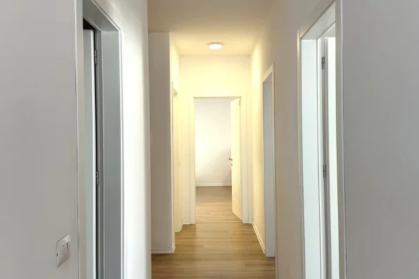 Shtepi ne shitje Apartament ne Tirane, 3+1, Mobilimi E mobiluar, Pagesa 357,300  Euro.