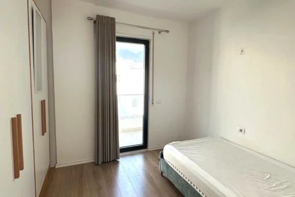 Shtepi ne shitje Apartament ne Tirane, 3+1, Mobilimi E mobiluar, Pagesa 357,300  Euro.