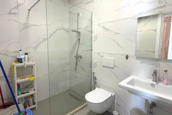 Shtepi ne shitje Apartament ne Tirane, 2+1, Mobilimi E mobiluar, Pagesa 311,400  Euro.