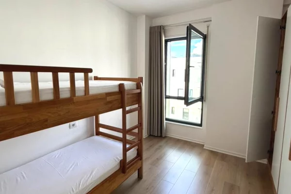 Shtepi ne shitje Apartament ne Tirane, 2+1, Mobilimi E mobiluar, Pagesa 311,400  Euro.