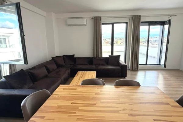 Shtepi ne shitje Apartament ne Tirane, 2+1, Mobilimi E mobiluar, Pagesa 311,400  Euro.