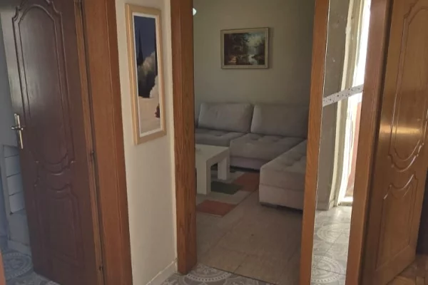 Shtepi ne shitje Apartament ne Tirane, 2+1, Mobilimi Bosh, pa mobiluar, Pagesa 158,000  Euro.