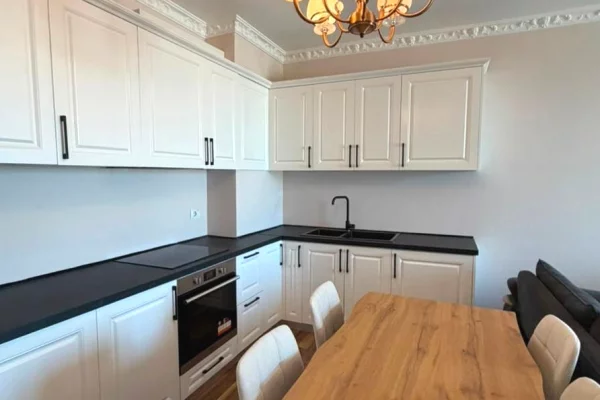 Shtepi ne shitje Apartament ne Tirane, 2+1, Mobilimi E mobiluar, Pagesa 305,000  Euro.