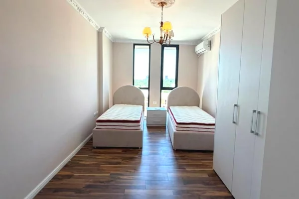 Shtepi ne shitje Apartament ne Tirane, 2+1, Mobilimi E mobiluar, Pagesa 305,000  Euro.