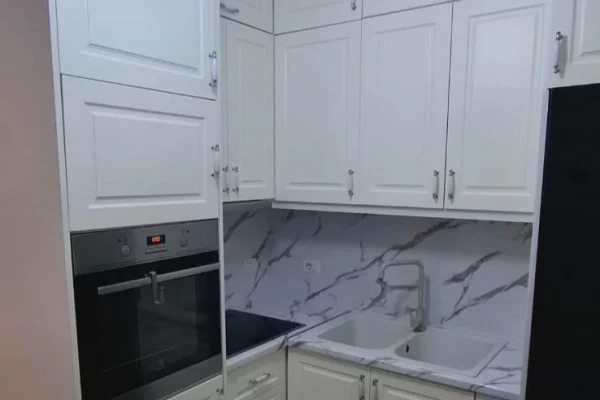 Shtepi ne shitje Apartament ne Tirane, 1+1, Mobilimi E mobiluar, Pagesa 136,000  Euro.